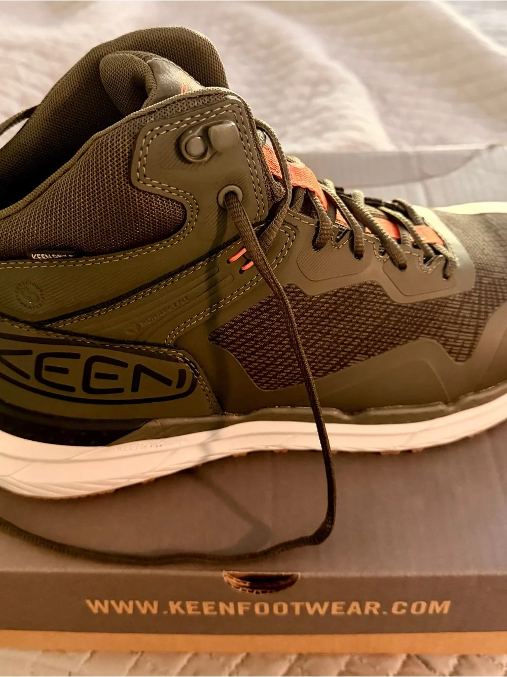 Keen Men's Olive Green and Black High-Top Hiking Boots
